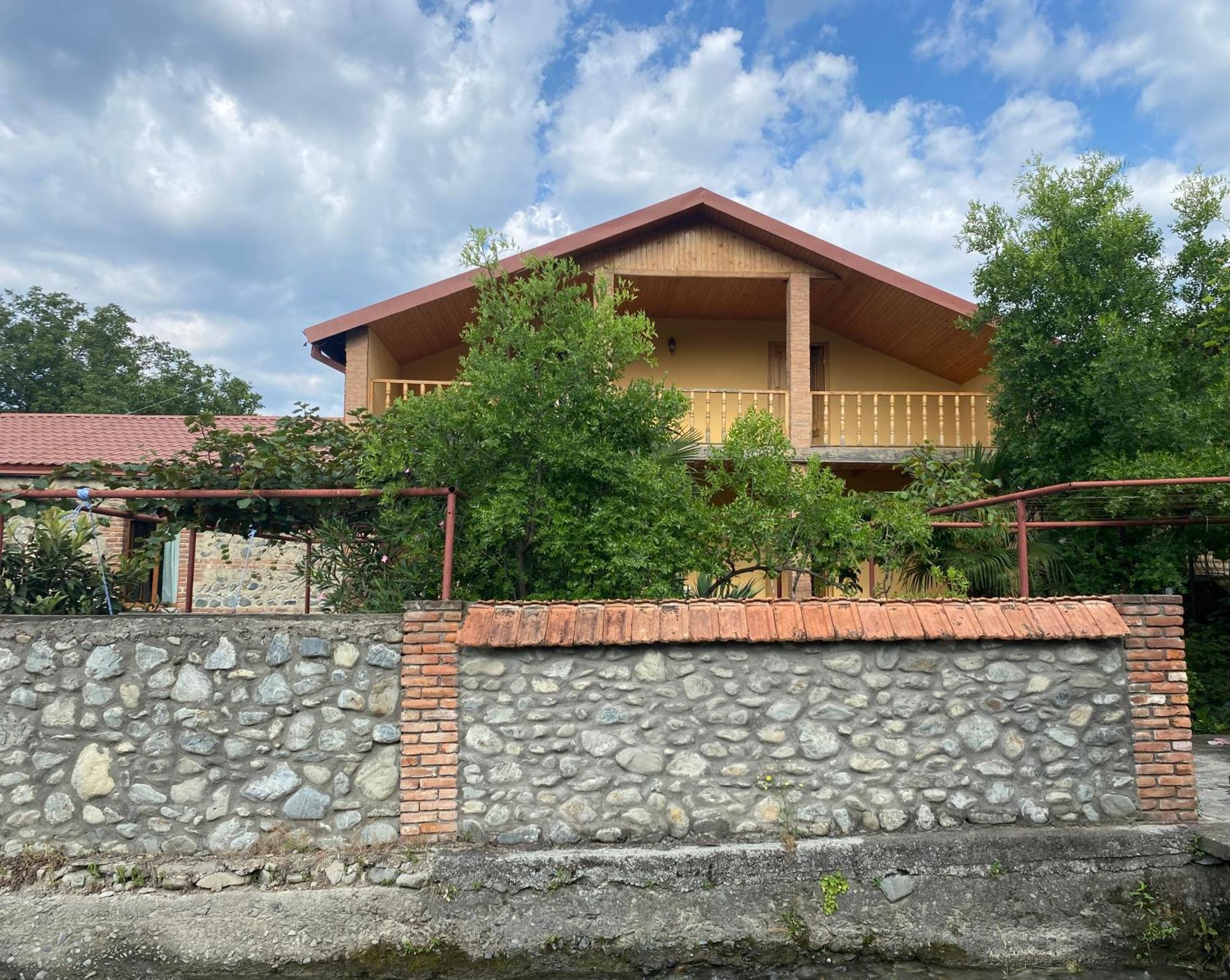 Old House Hotel Lagodekhi Bagian luar foto
